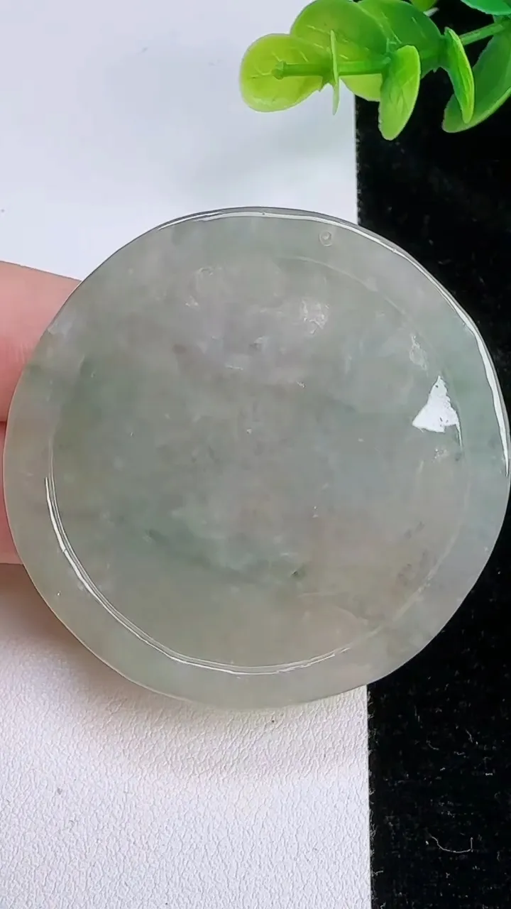天然A货翡翠龙牌吊坠，尺寸51.2-5.5，重:28.29g
7月19日