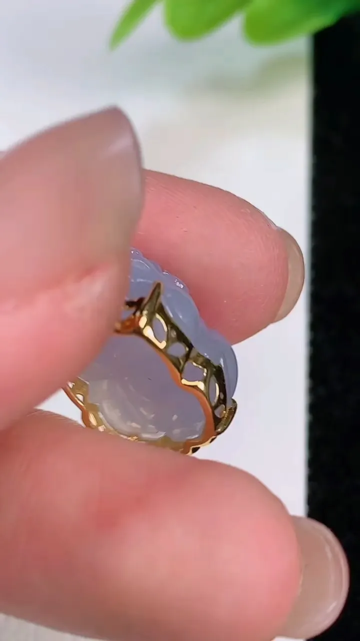 天然A货翡翠18k金紫罗兰貔貅吊坠，尺寸15-11.6-10.4，重量:3.32g
7月19日