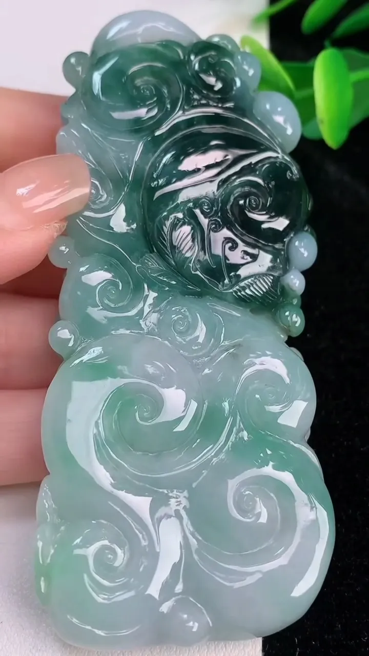天然A货翡翠花开富贵 观音菩萨吊坠，尺寸96.5-39.5-11.8，重量:94.26g
7月19日