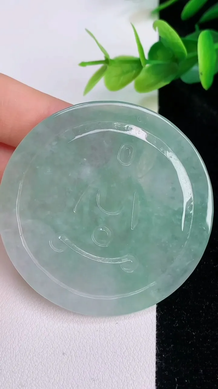 天然A货翡翠观音菩萨吊坠，尺寸53.7-5.2，重量:32.32g
7月19日
