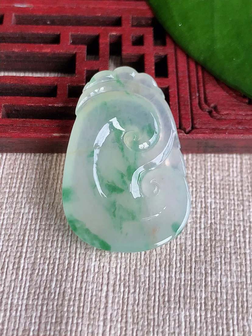 天然A货翡翠飘花如意吊坠尺寸32.4×21.3×4m量5.93g 0718