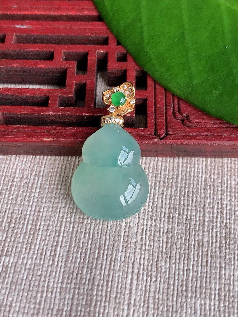 天然A货翡翠18K金伴晴水葫芦吊坠尺寸28.3×20.5×15.2×5.7m量4.13g 0718
