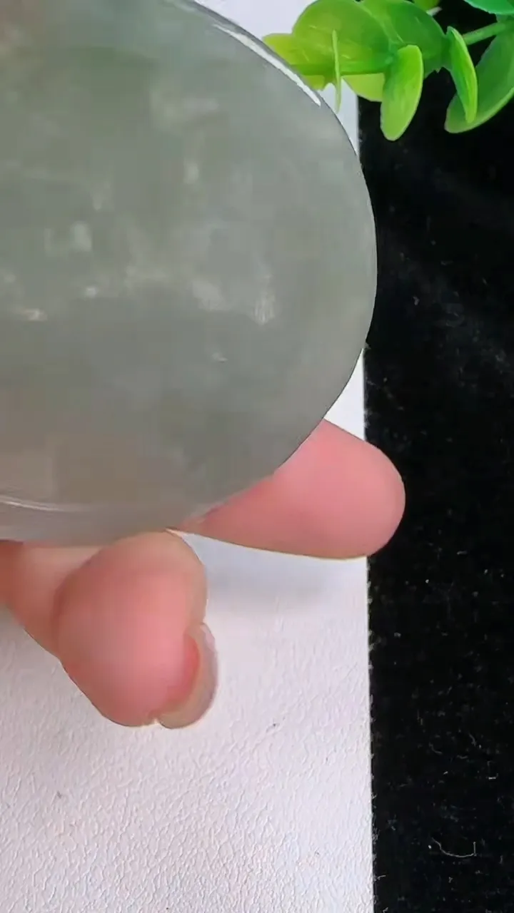 天然A货翡翠龙牌吊坠，尺寸51.2-5.5，重:28.29g
7月19日