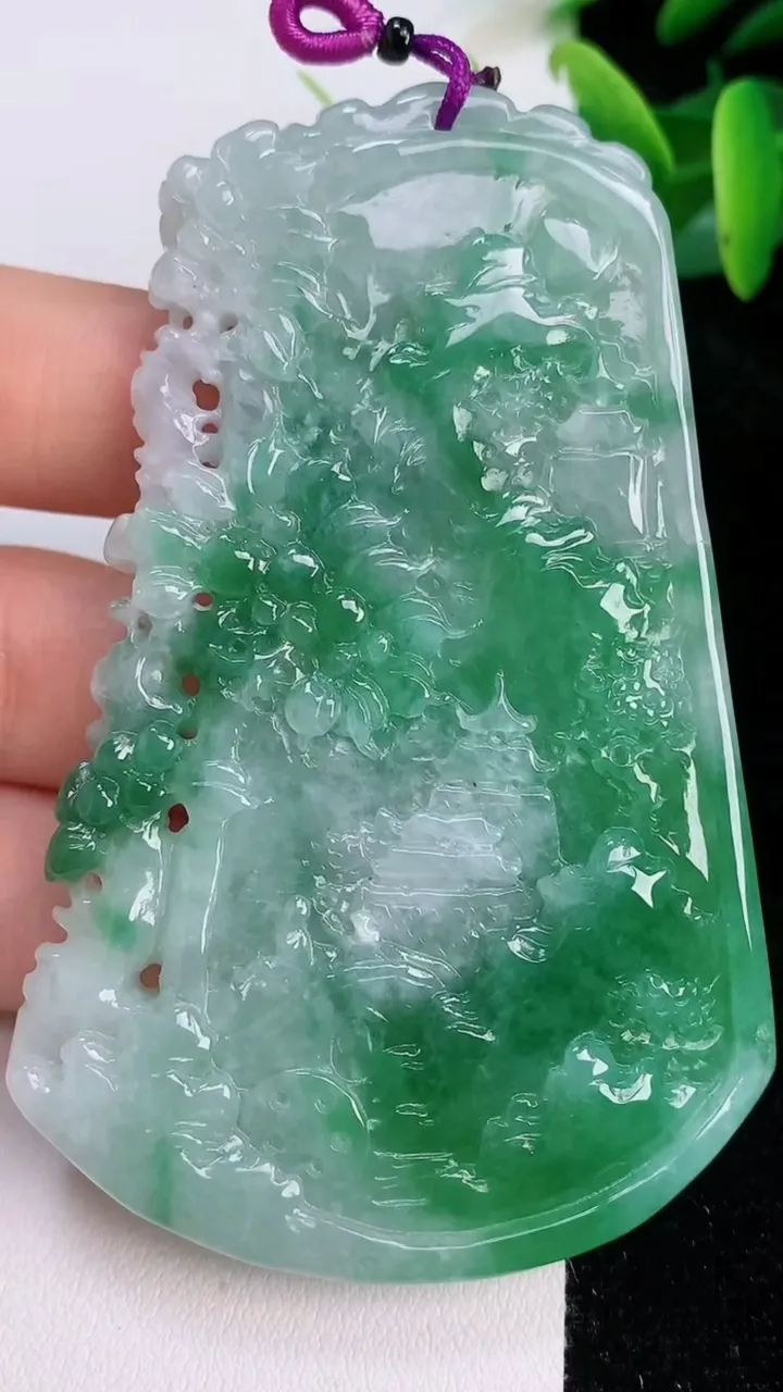 天然A货翡翠山水牌吊坠，尺寸75-48.3-6，重量:49.37g
7月19日