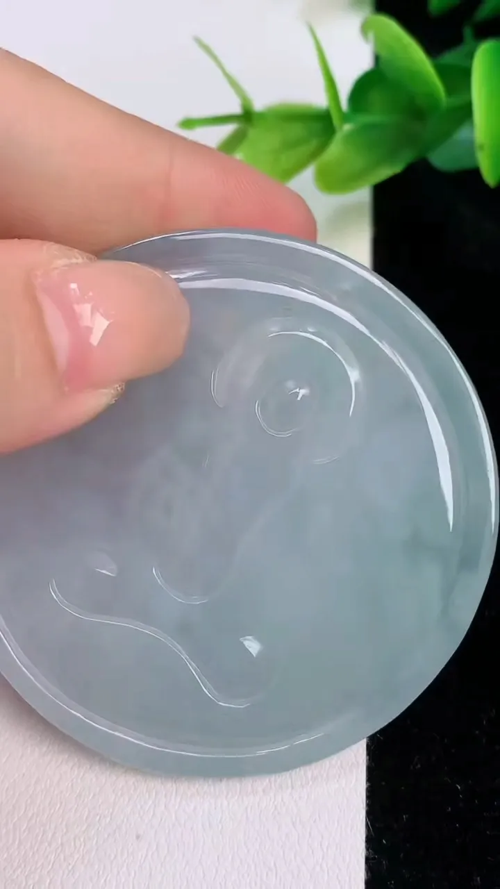 天然A货翡翠祥龙大日如来吊坠，尺寸54.2-5.5，重量:35.34g
7月19日