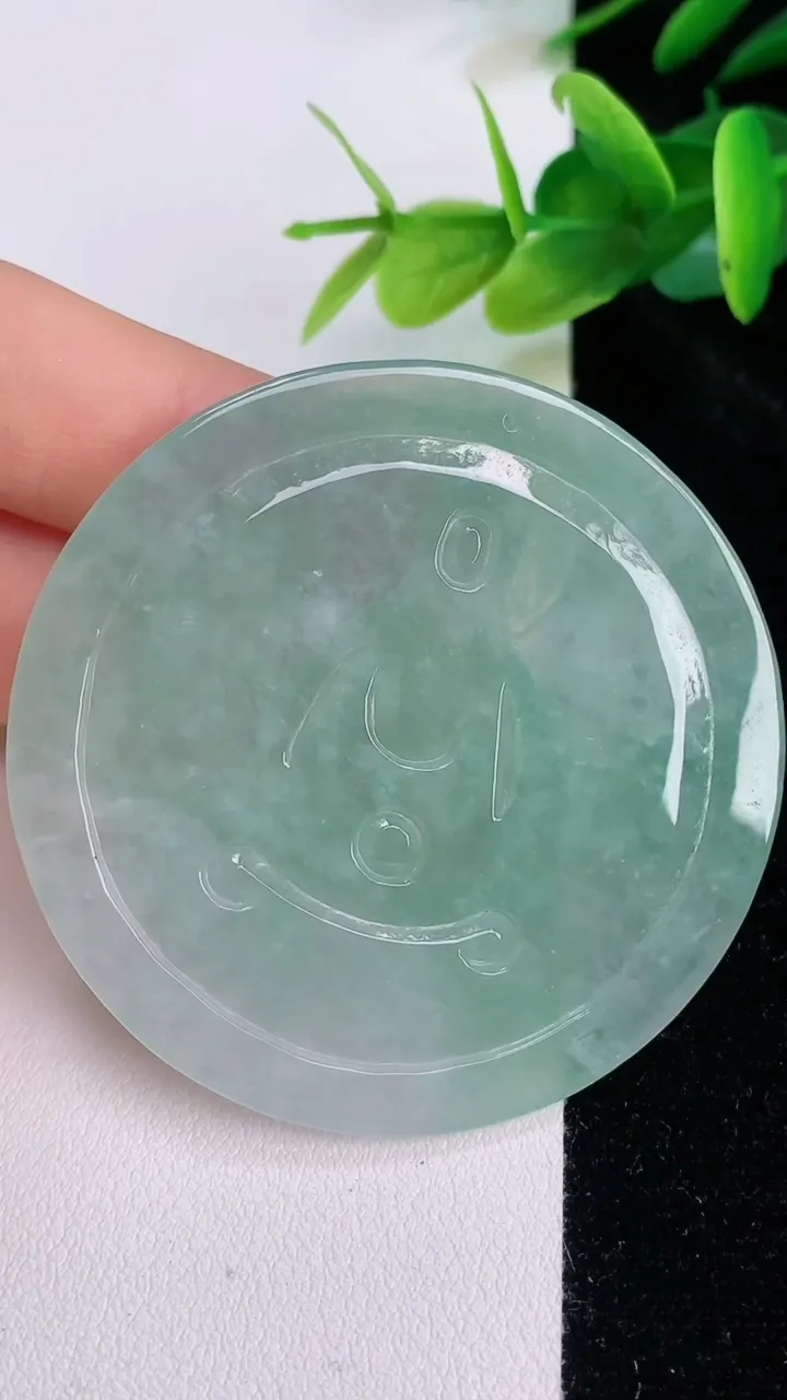 天然A货翡翠观音菩萨吊坠，尺寸53.7-5.2，重量:32.32g
7月19日