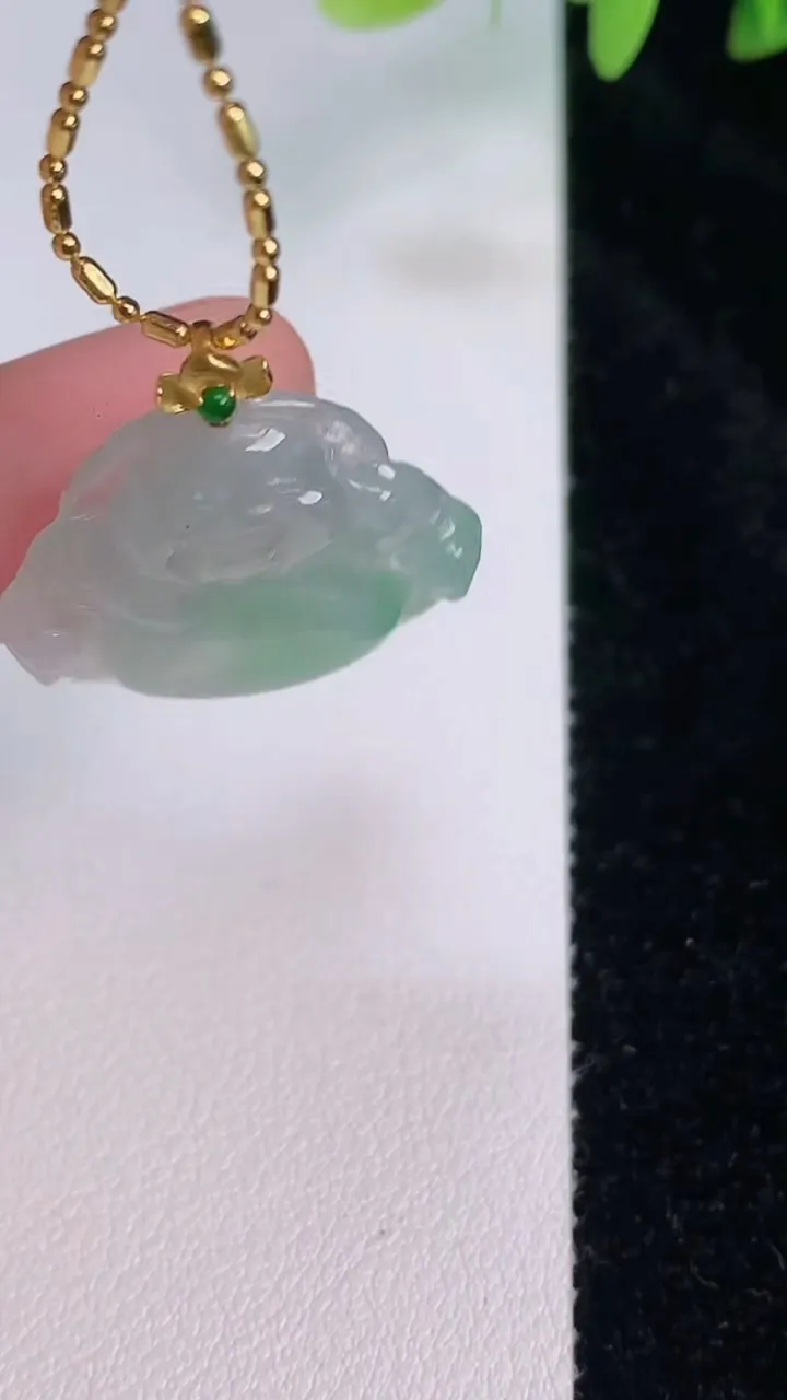 天然A货翡翠佛公吊坠，尺寸23-25-4，重:3.82g
7月19日