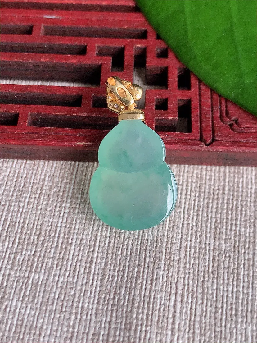 天然A货翡翠18K金伴晴水葫芦吊坠尺寸28.3×20.5×15.2×5.7m量4.13g 0718