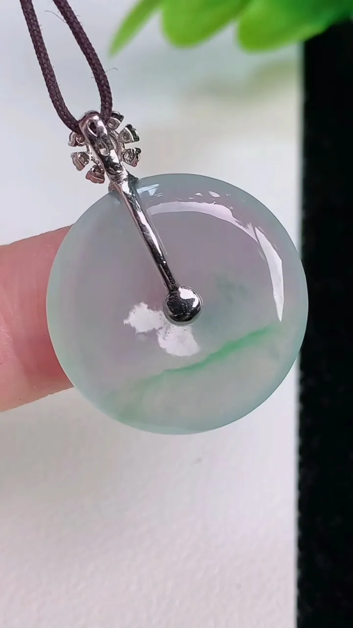 天然A货翡翠平安扣吊坠，尺寸20.4-3.4，重量:3.50g
7月19日