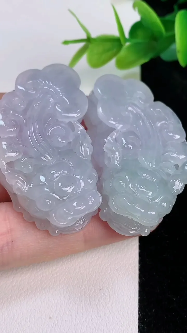 天然A货翡翠紫罗兰貔貅吊坠一对，尺寸46-24.7-12.8，重量:64.56g
7月19日