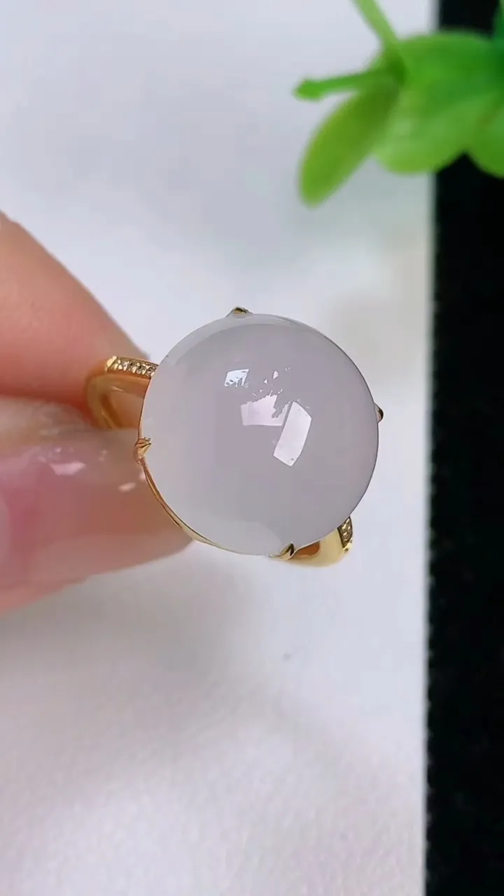 天然A货翡翠种白冰蛋面戒指，尺寸18.6-14，重量:3.54g2025年7月19日
工厂直销收藏佳