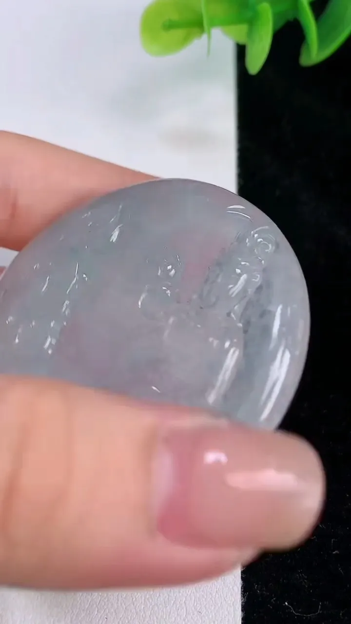 天然A货翡翠大势至观音菩萨吊坠，尺寸49-4.6，重:24.20g
7月19日