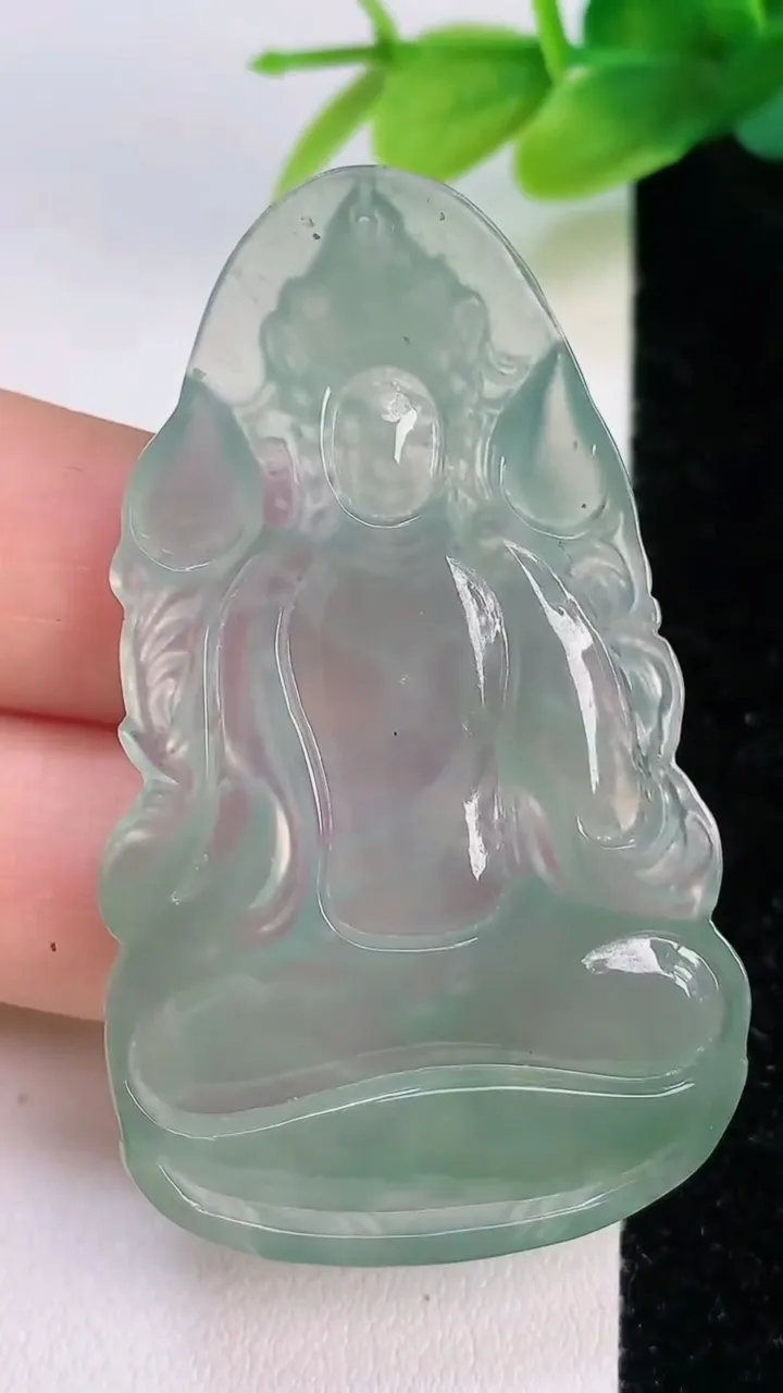 天然A货翡翠度母吊坠，尺寸53.2-31.8-4.4，重量:12.32g
7月19日