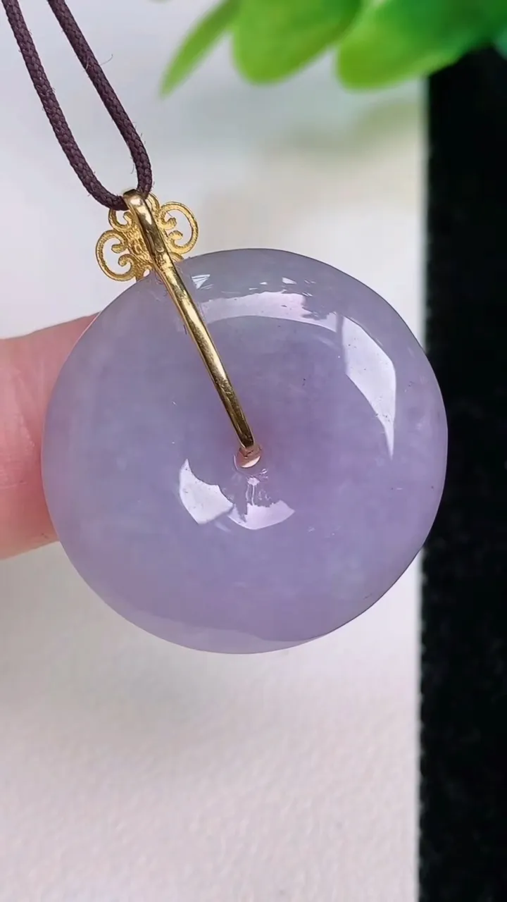 天然A货翡翠18k金紫罗兰平安扣吊坠，尺寸24.5-5.6，重量:6.98g
7月19日