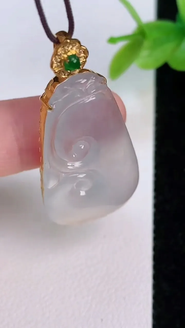 天然A货翡翠种如意吊坠，尺寸34.7-20-6.7，重量:5.61g
7月19日