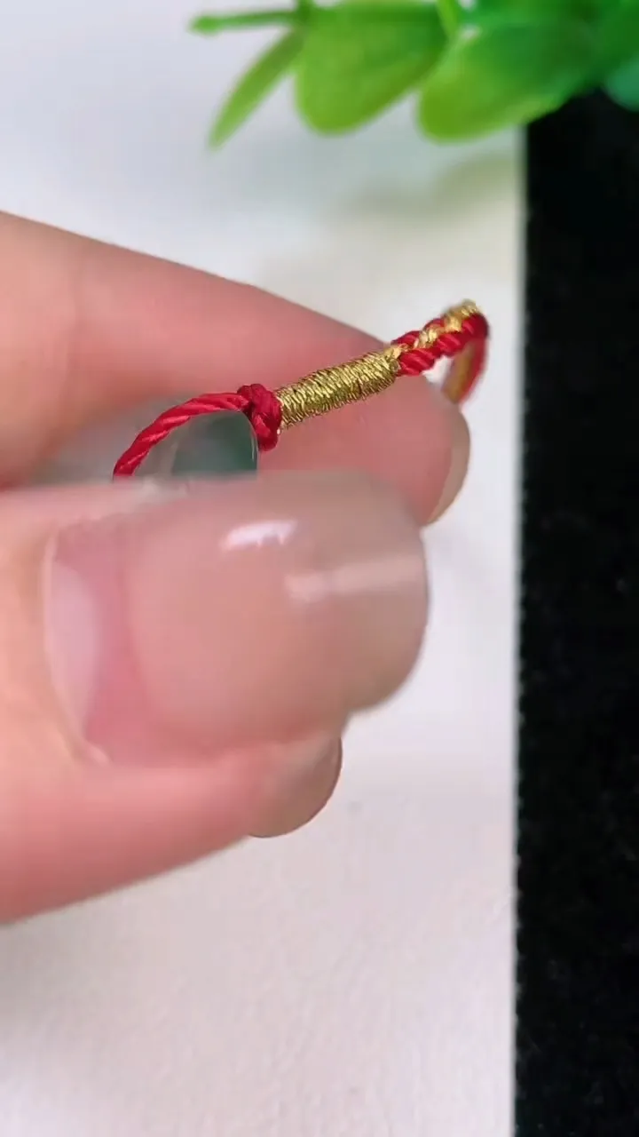 天然A货翡翠冰种飘花平安扣手绳，尺寸16.7-3.5，重量:2.81g
7月19日