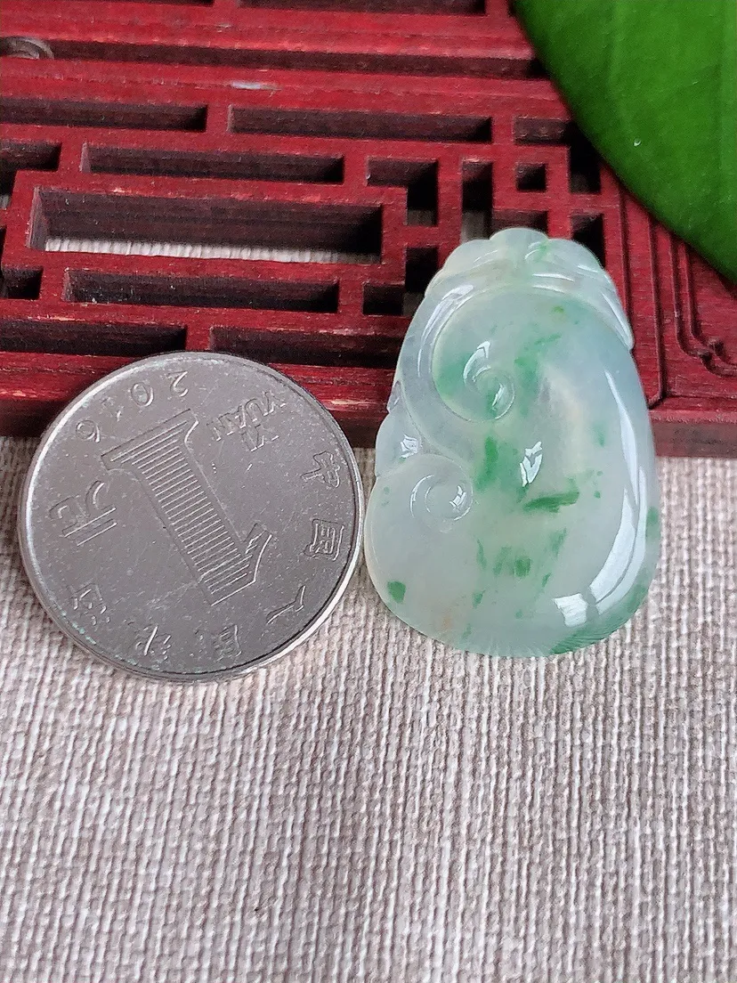 天然A货翡翠飘花如意吊坠尺寸32.4×21.3×4m量5.93g 0718