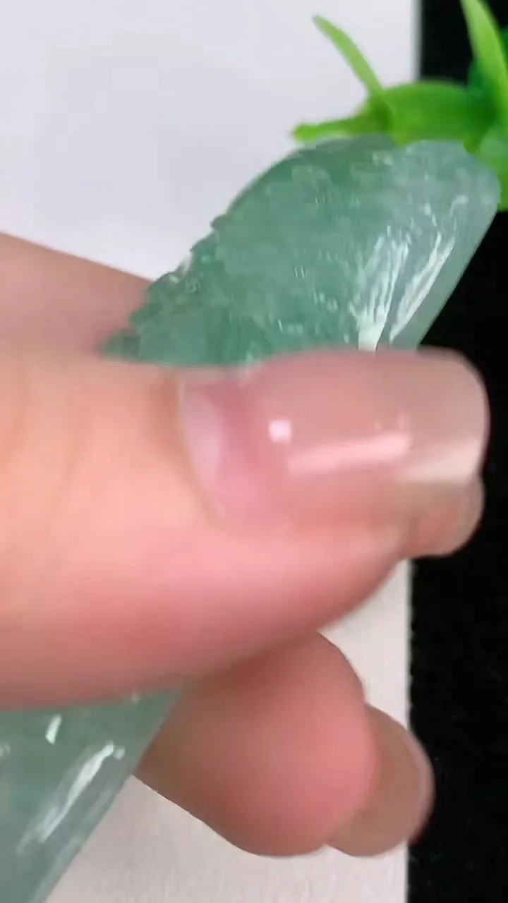 天然A货翡翠山水牌吊坠，尺寸61.4-26-10，重量:36.00g
7月19日