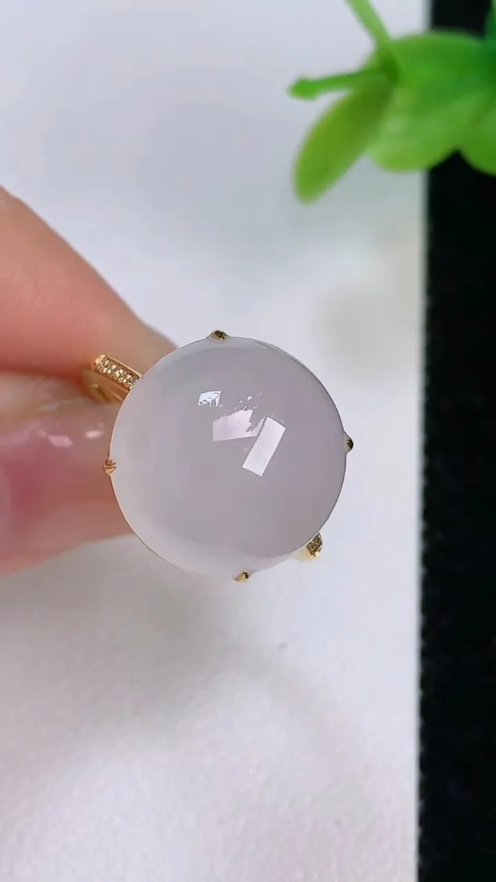 天然A货翡翠种白冰蛋面戒指，尺寸18.6-14，重量:3.54g2025年7月19日
工厂直销收藏佳