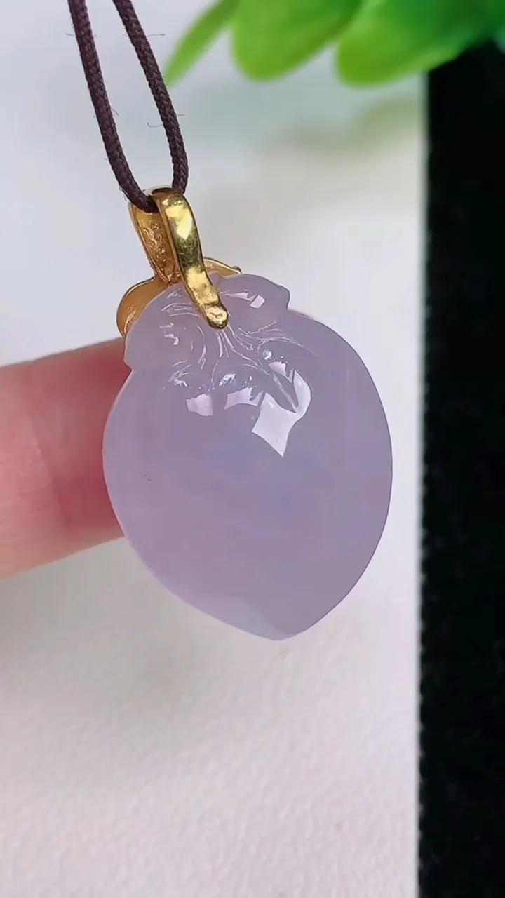 天然A货翡翠18k金紫罗兰寿桃吊坠，尺寸21.3-18-11，重量:7.57g
7月19日