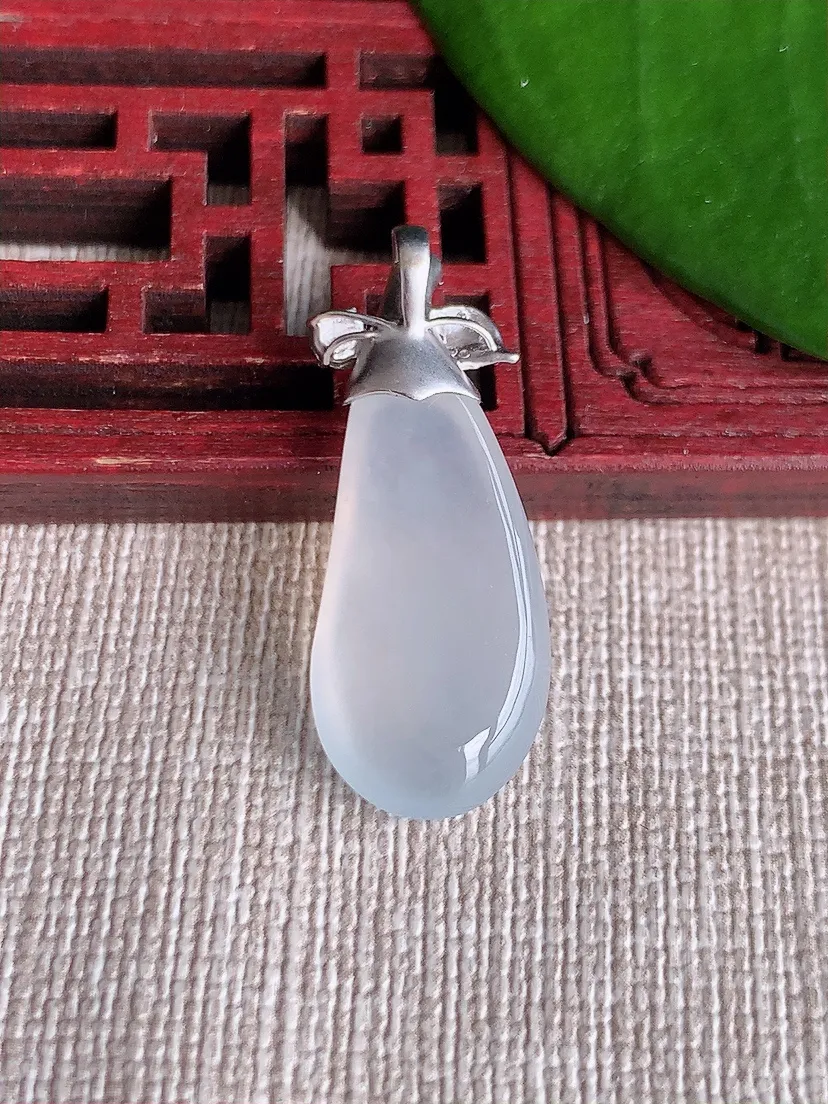 天然A货翡翠18K金伴白月光福瓜吊坠尺寸38×23.4×12×5.5m量4.26g 0718