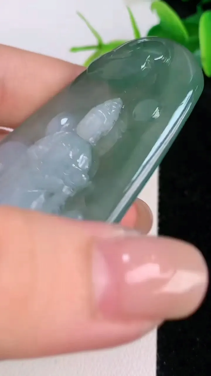 天然A货翡翠观音菩萨吊坠，尺寸42.6-43-8.2，重量:42.22g
7月19日