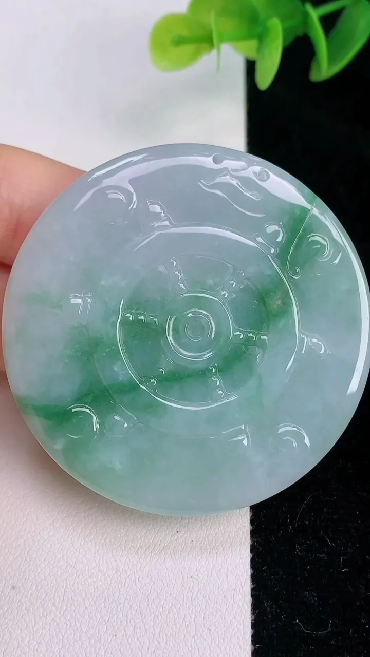 天然A货翡翠不动明王吊坠，尺寸52.3-8.8，重:45.60g
7月19日