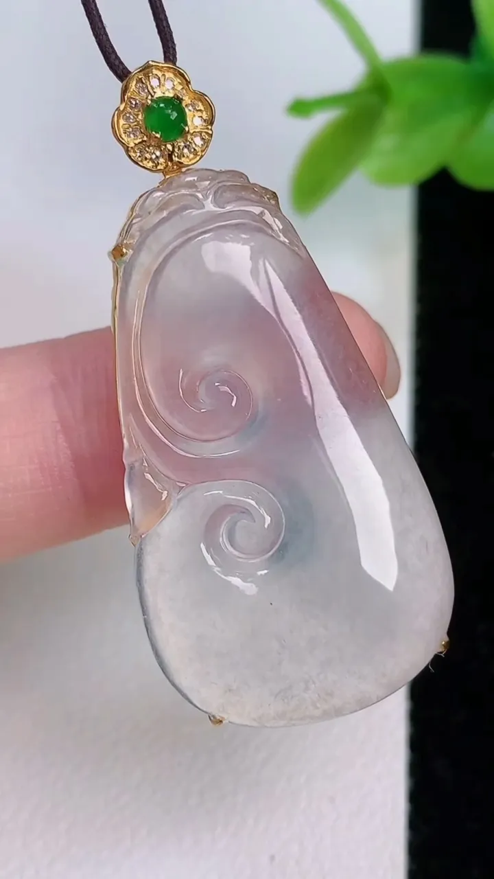 天然A货翡翠种如意吊坠，尺寸34.7-20-6.7，重量:5.61g
7月19日