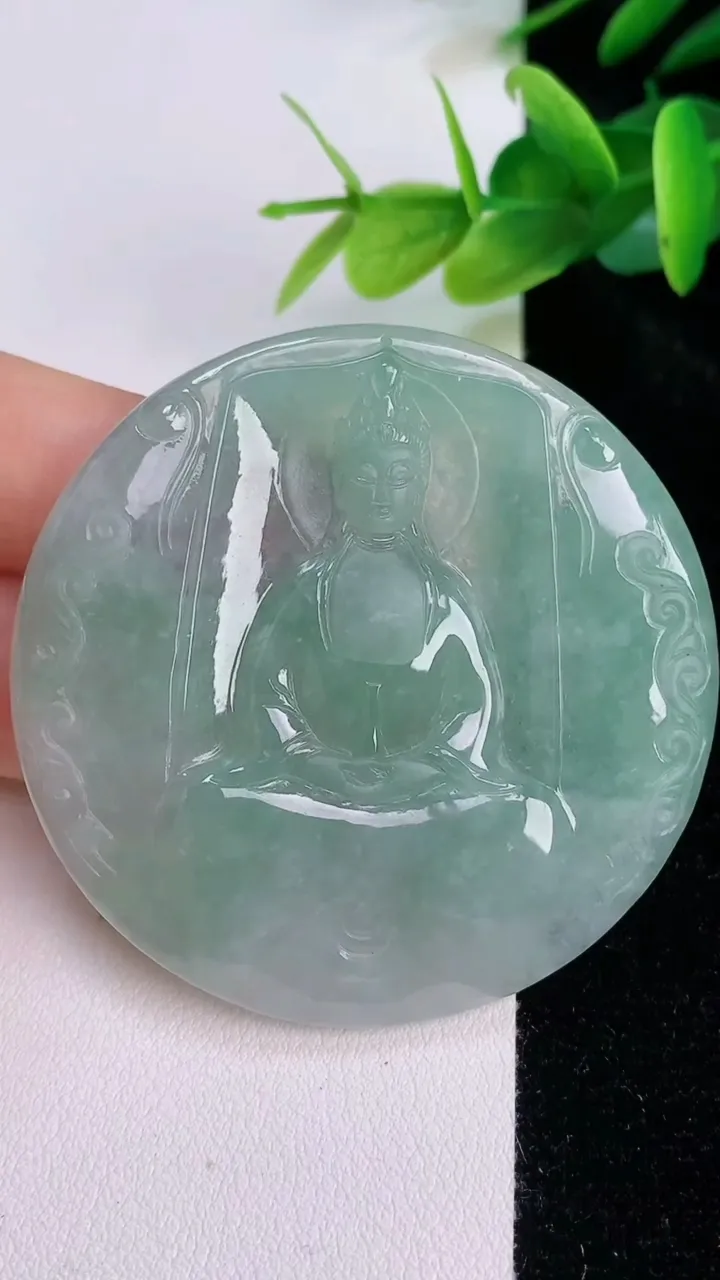 天然A货翡翠观音菩萨吊坠，尺寸53.7-5.2，重量:32.32g
7月19日