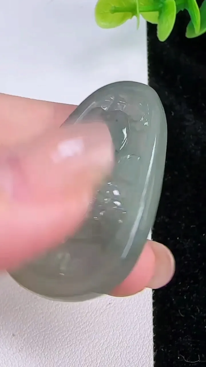 天然A货翡翠山水牌吊坠，尺寸 43-28-5，重: 13.83g
7月19日