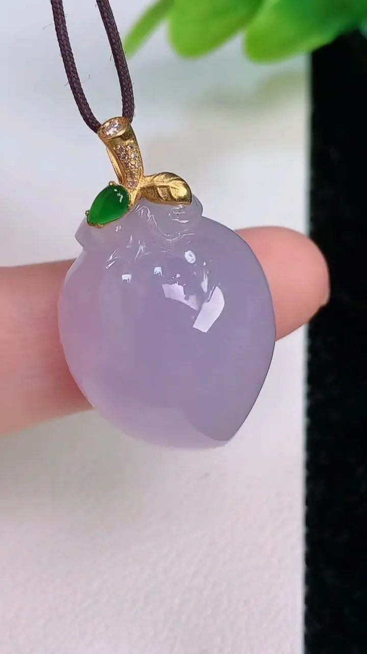 天然A货翡翠18k金紫罗兰寿桃吊坠，尺寸21.3-18-11，重量:7.57g
7月19日