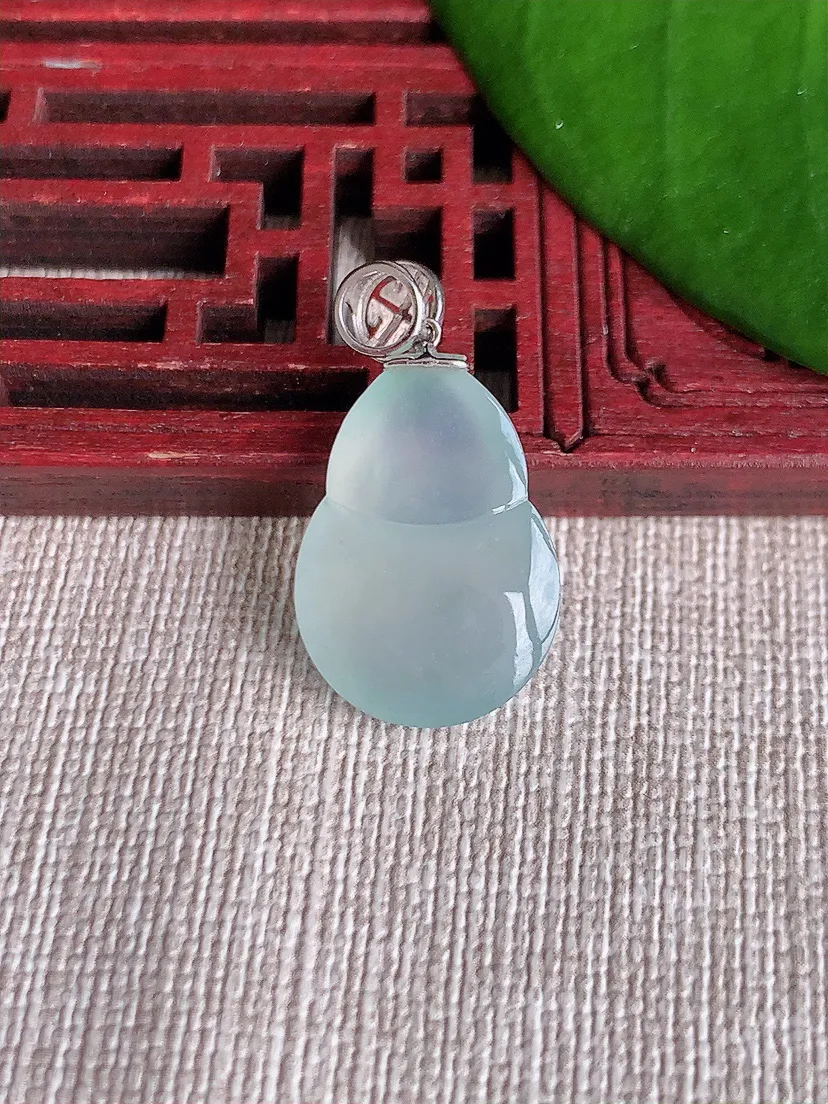 天然A货翡翠18K飘花葫芦吊坠尺寸27.4×20×14.4×5.5m量3.16g 0718