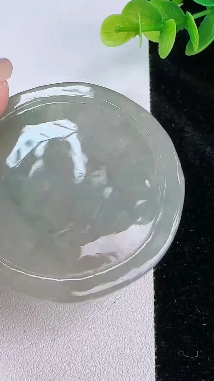天然A货翡翠龙牌吊坠，尺寸51.2-5.5，重:28.29g
7月19日