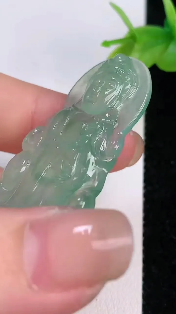 天然A货翡翠观音菩萨吊坠，尺寸52.3-24-4.4，重量:10.60g
7月19日