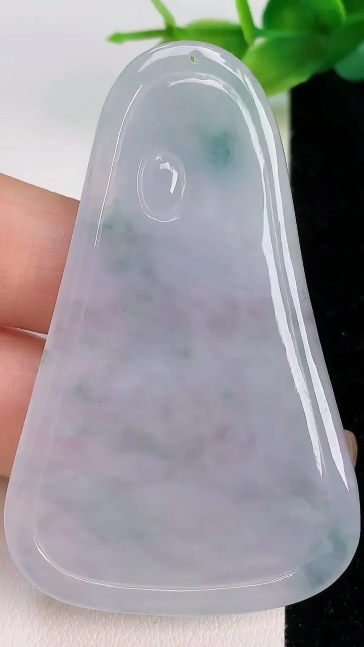 天然A货翡翠飘花普贤菩萨吊坠，尺寸61-38.3-5.2，重量:21.94g
7月19日