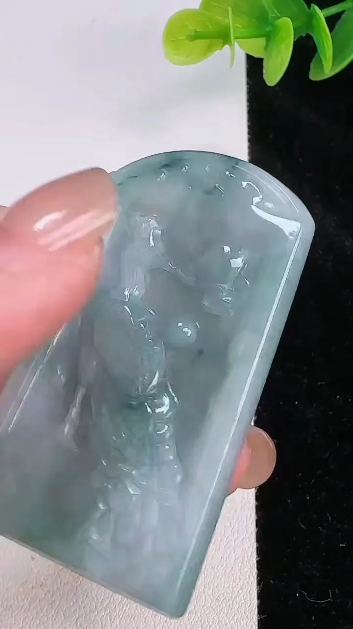 天然A货翡翠飘花凤凰吊坠，尺寸55.6-32-4.6，重:20.66g
7月19日