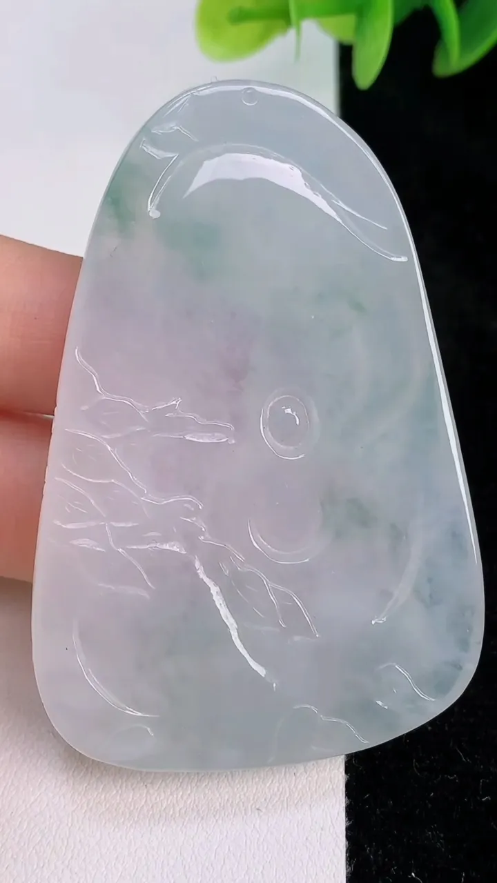 天然A货翡翠飘花观音菩萨吊坠，尺寸63.4-42.5-6.4，重:35.20g
7月19日