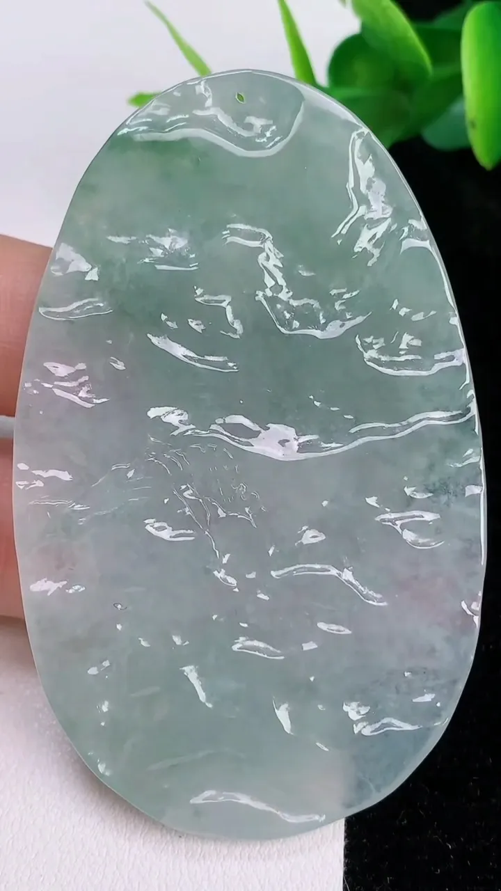 天然A货翡翠山水牌吊坠，尺寸66.2-40-5.4，重量:27.36g
7月19日