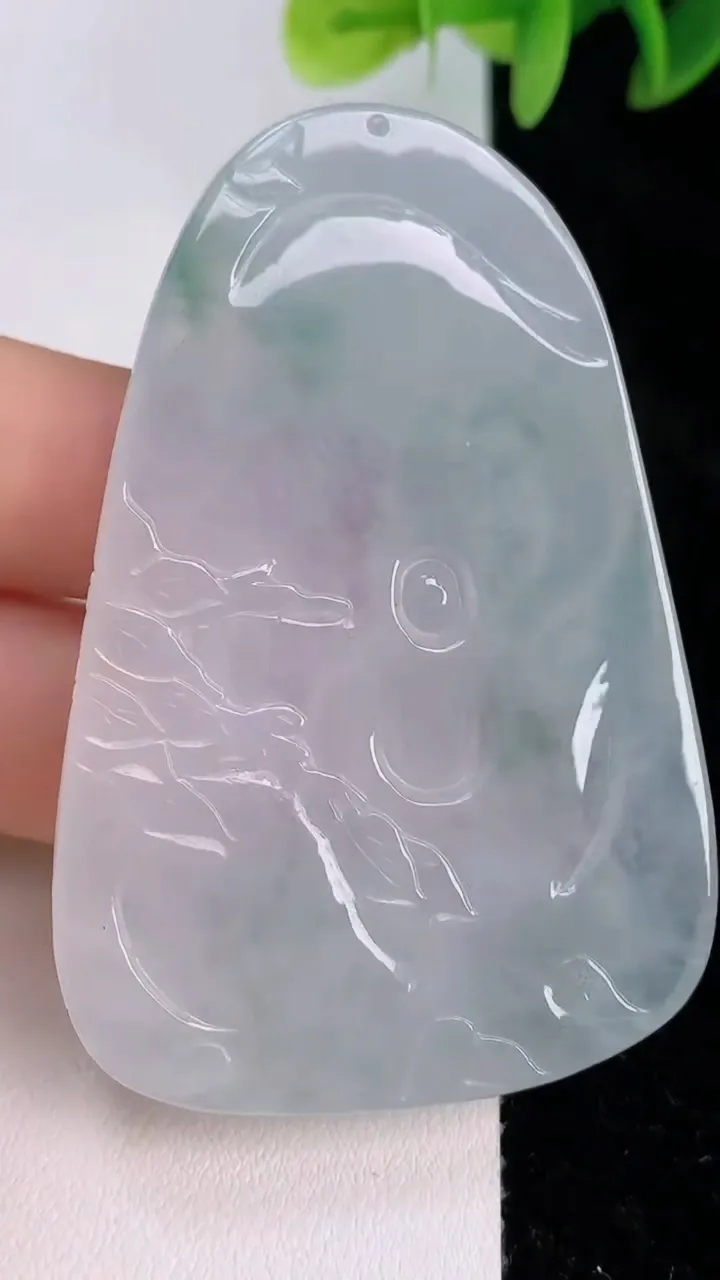 天然A货翡翠飘花观音菩萨吊坠，尺寸63.4-42.5-6.4，重:35.20g
7月19日