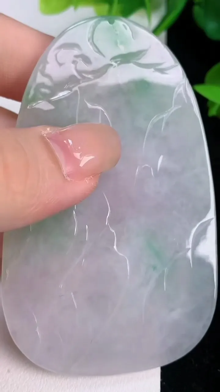 天然A货翡翠年年有余 荷叶鱼吊坠，尺寸77.3-47.3-5.9，重:42.25g
7月20日