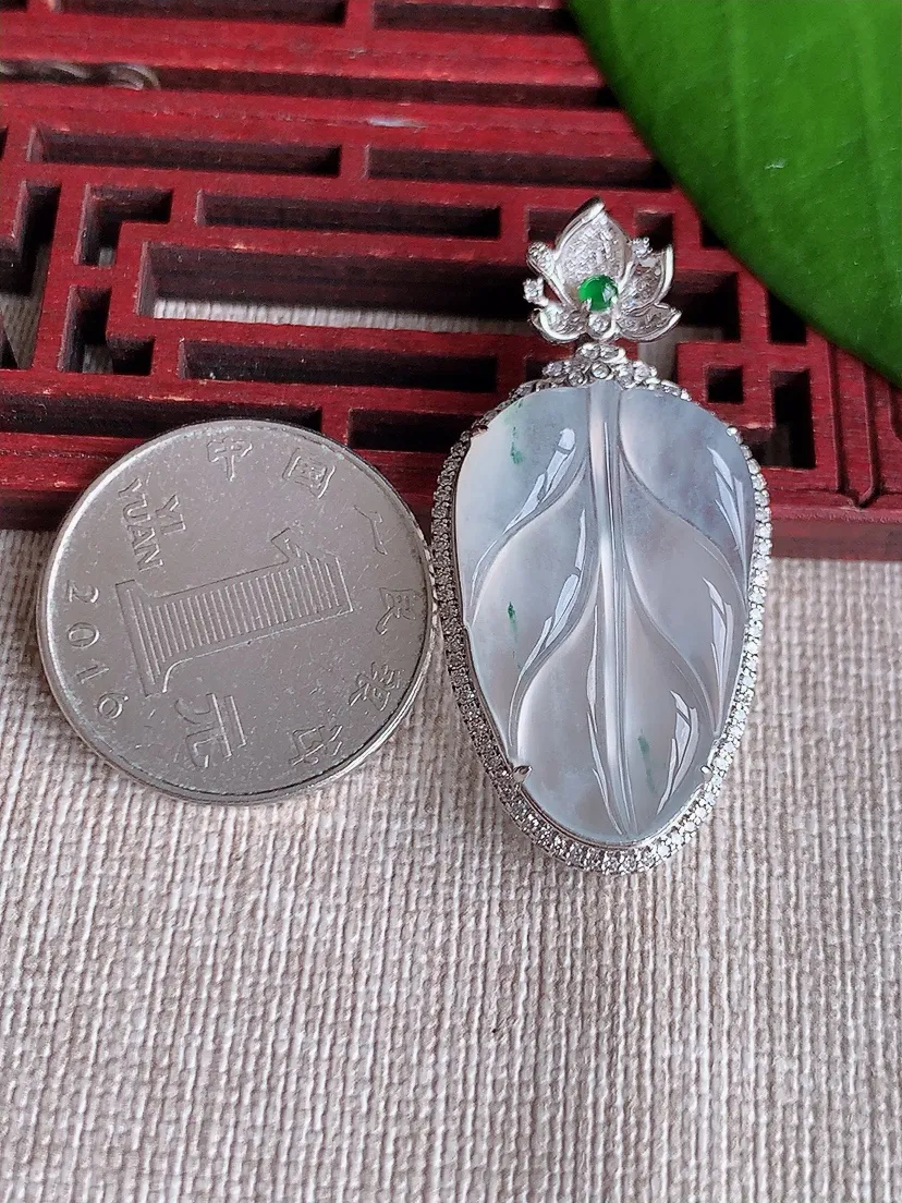 天然A货翡翠18K金伴飘花叶子金枝玉叶吊坠尺寸42×20.8×8.8裸石28×18m量7.43g 0719