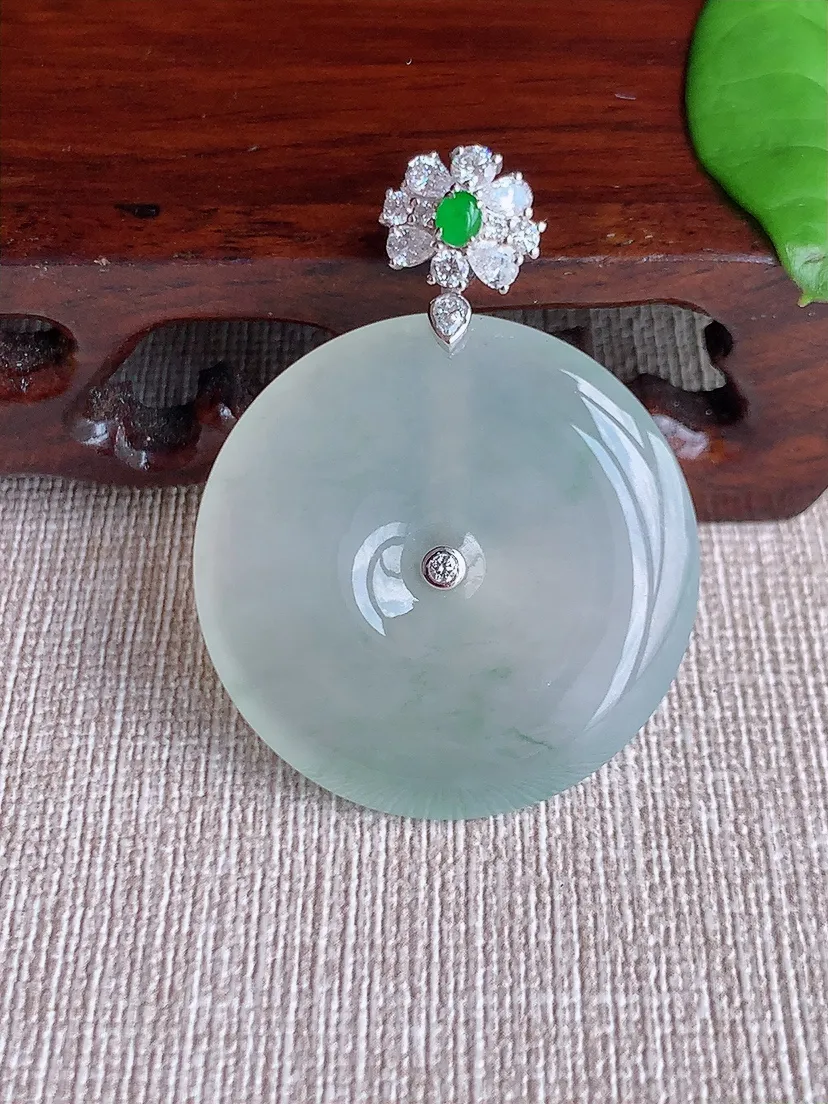 天然A货翡翠18K金伴飘花平安扣吊坠尺寸42×32×5.2m量13.56g 0719