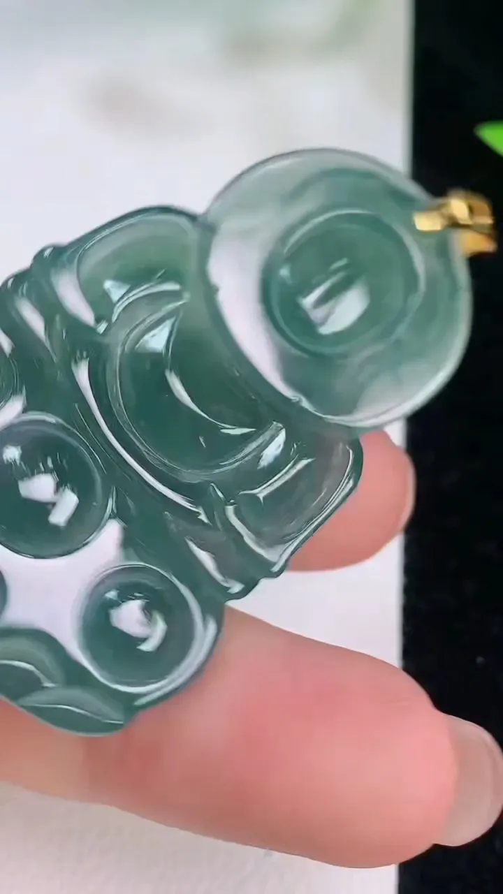 天然A货翡翠18k金蓝水观音菩萨吊坠，尺寸47.6-30.4-5.3，重:13.48g
7月20日