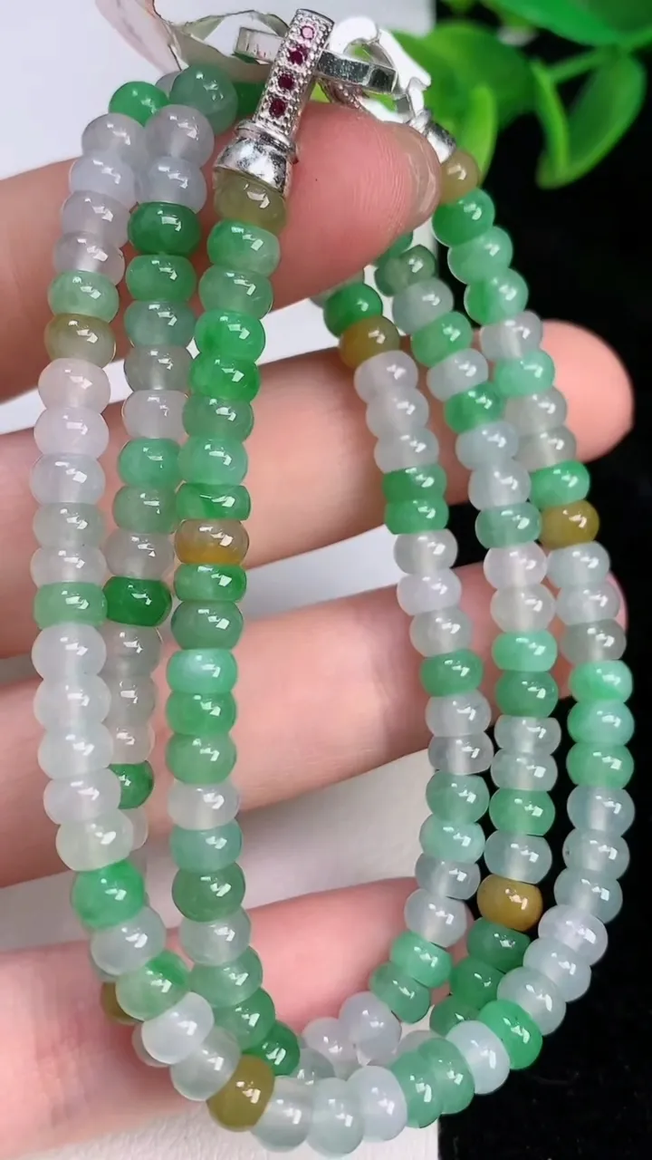 天然A货翡翠双彩算盘珠项链，尺寸5-157颗，重量:30.64g
7月20日