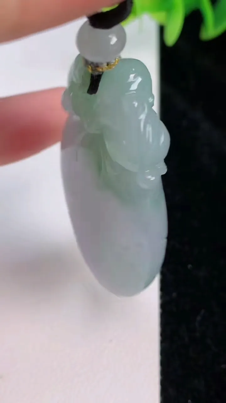 天然A货翡翠寿桃吊坠，尺寸54.3-29.7-10.5，重量:36.32g
7月20日