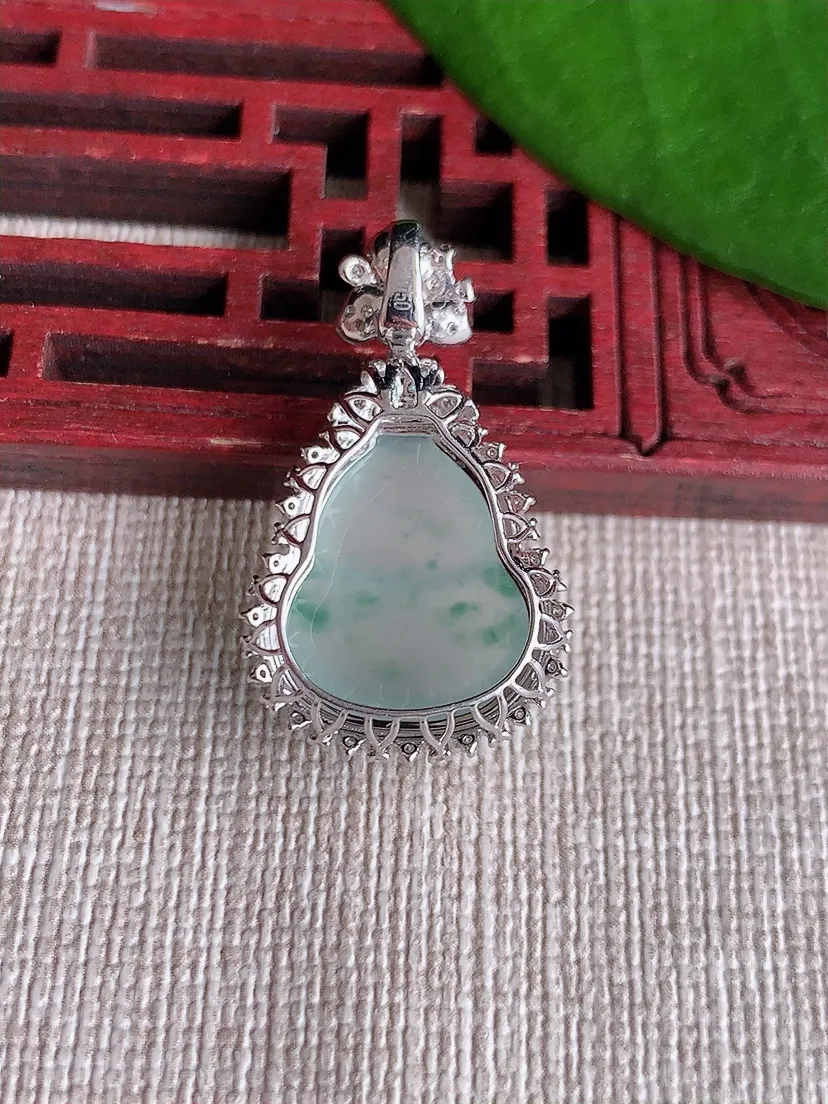 天然A货翡翠18K金伴飘花葫芦吊坠尺寸29.2×17×9.6裸石16.2×13.8m量3.90g 0