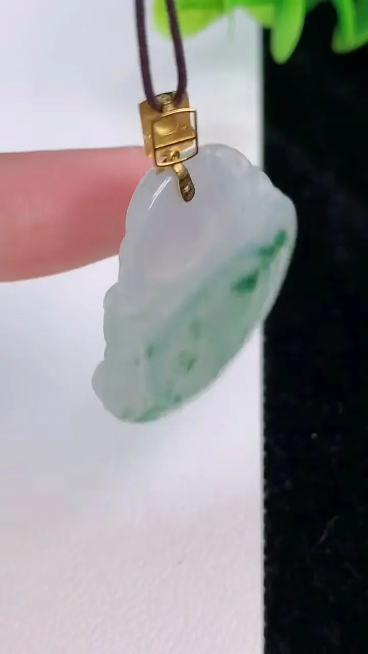 天然A货翡翠种飘花佛公吊坠，尺寸30.3-31.5-5.5，重量:9.12g
7月20日