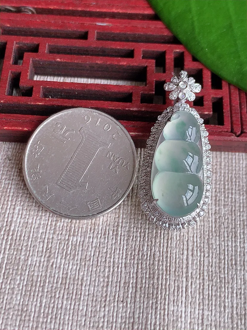 天然A货翡翠18K金伴飘花四季豆福豆平安豆吊坠尺寸32×15.2×10.2裸石22.4×10.8m量4.54g 0719