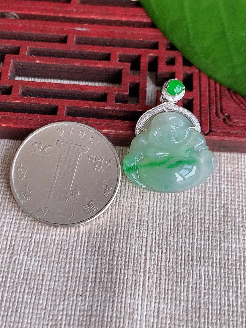 天然A货翡翠18K金伴飘绿佛公吊坠尺寸27.5×18.6×21.2×6m量4.55g 0719
