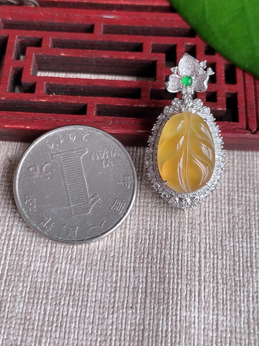 天然A货翡翠18K金伴黄翡叶子金枝玉叶吊坠尺寸31..3×15.7×10裸石15.8×11m量5.20g 0719